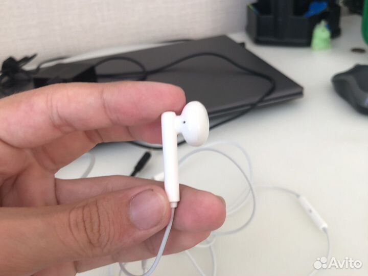 Проводные наушники
