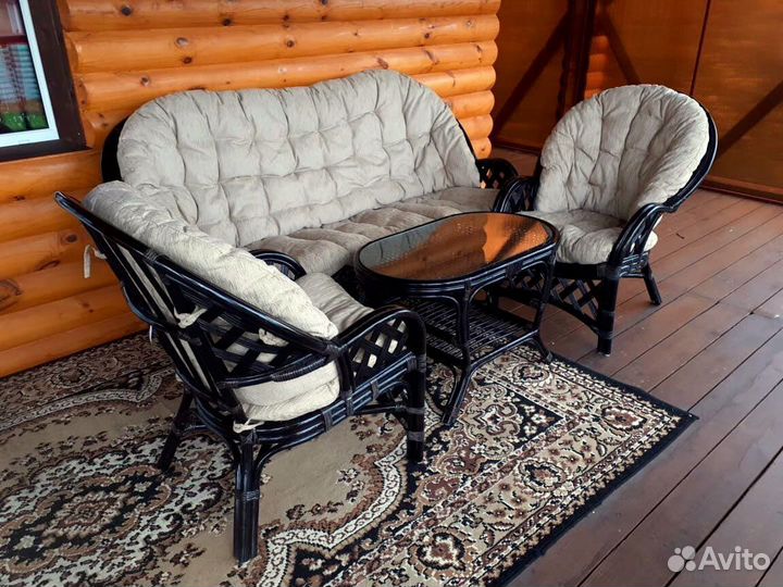 Комплект мебели из ротанга с трехместным диваном