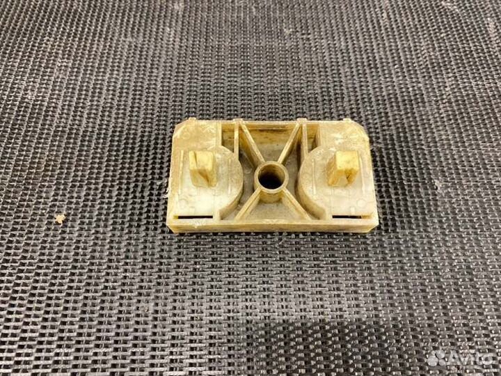 Крепление бампера переднее левое Nissan X-Trail