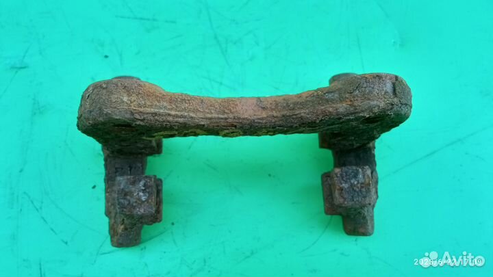 Скоба суппорта заднего для Volkswagen Sharan