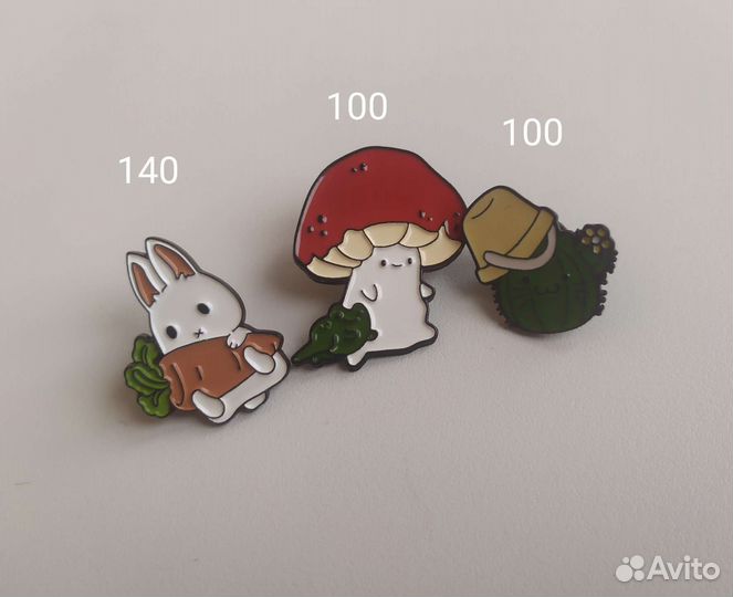 Броши и значки различные