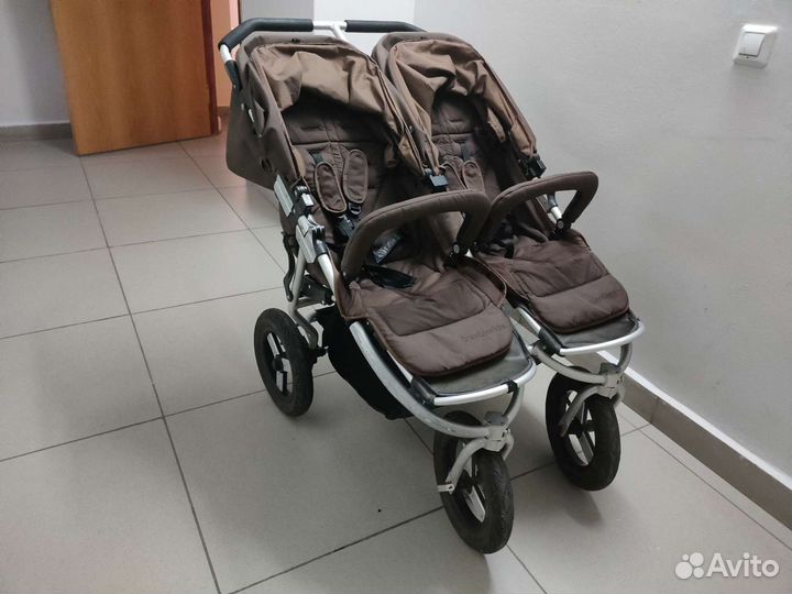 Коляска для двойни bumbleride