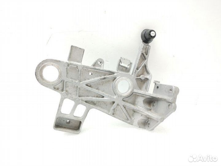 Кронштейн корпуса воздушного фильтра Mercedes-Benz