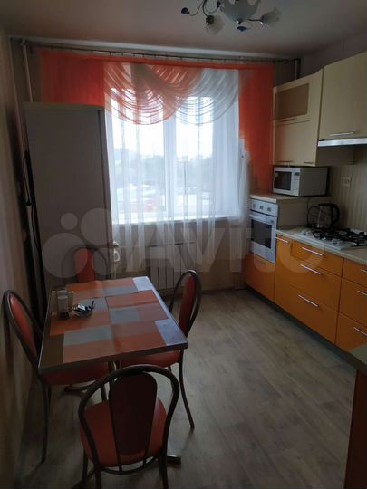 2-к. квартира, 56 м², 4/10 эт.