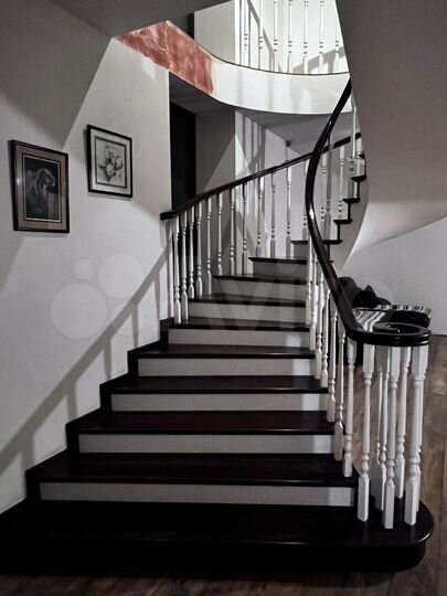 Дом 271 м² на участке 8,7 сот.