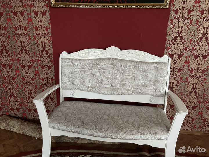 Банкетка в прихожую