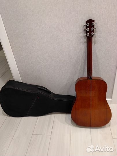 Акустическая гитара fender с чехлом