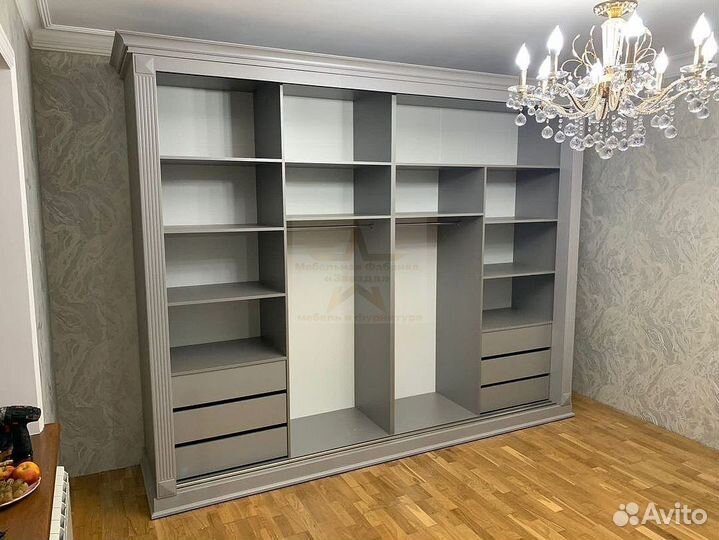 Шкаф витрина