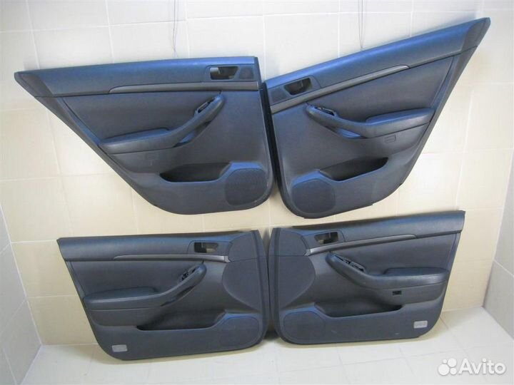 Обшивки дверей комплект Toyota Avensis T25 2003