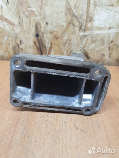 Кронштейн двигателя правый Mercedes S-Class W220