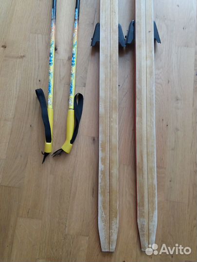 Лыжи беговые детские 140см и палки лыжные 100см