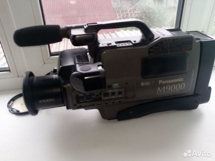 Видеокамера Panasonic M9000