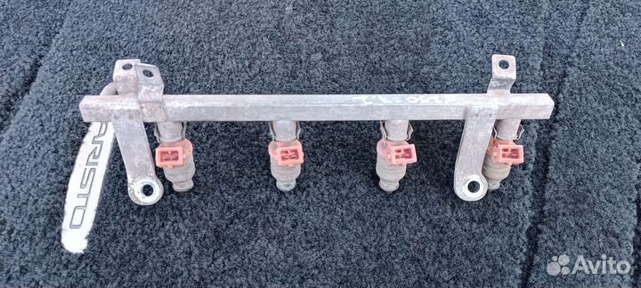 Рампа топливная с форсунками Авео т200 т250 1.2