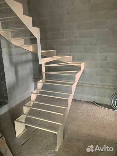 Лестница в дом или квартиру