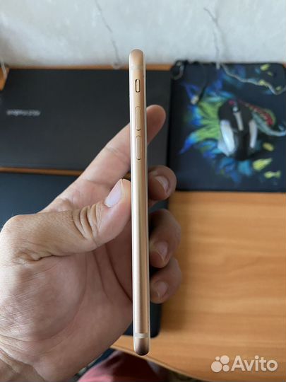 Телефон iPhone 8 64 gb