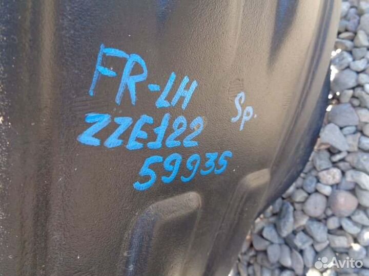 Подкрылок передний левый Toyota Corolla Spacio