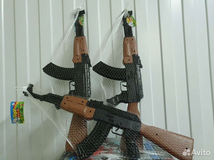 Игрушечный автомат - трещетка