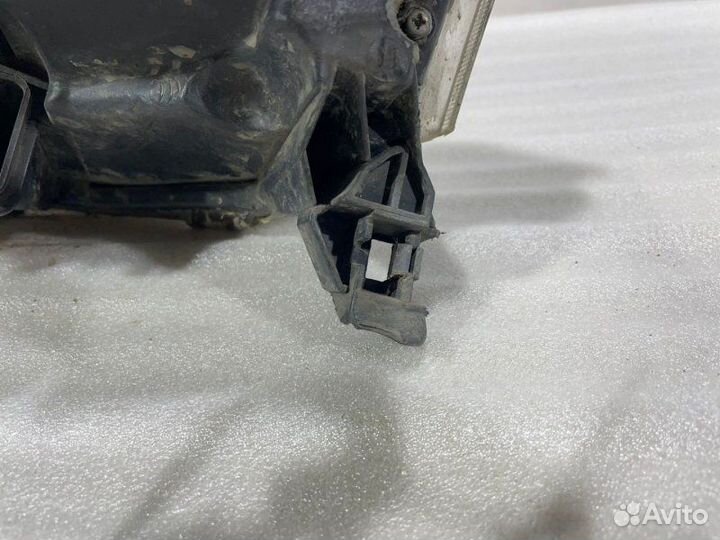 Фара правая Toyota Avensis 2 2003-2008