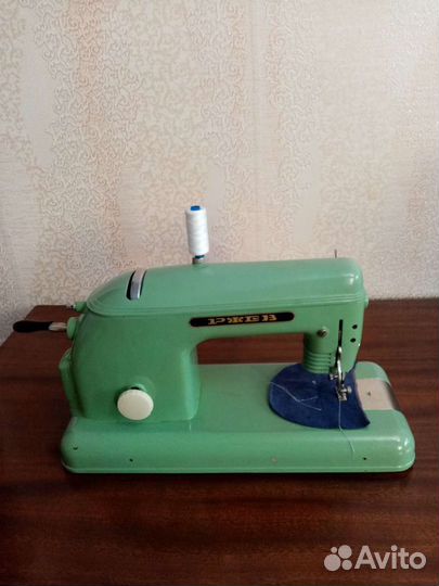 Швейная машина Ржев 1962г(ретро)