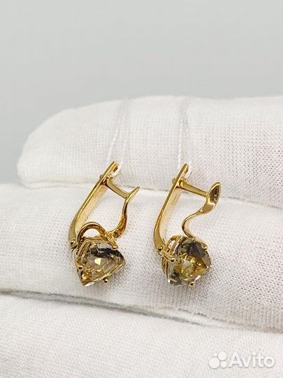 Золотые серьги с камнем