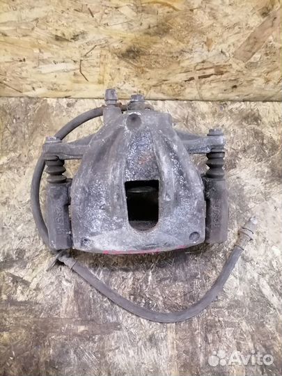 Суппорт передний Toyota Avensis T25