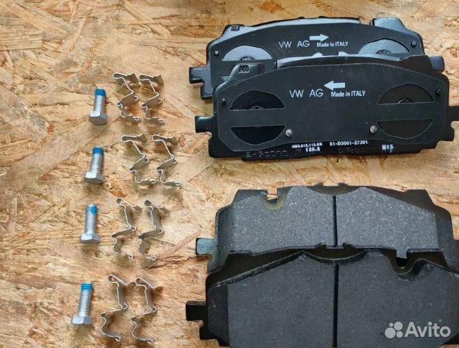 Тормозные колодки передние 4M0698151BK 4M0698151AJ