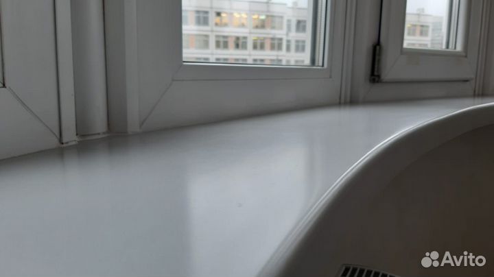 Подоконник из искусственного камня белый