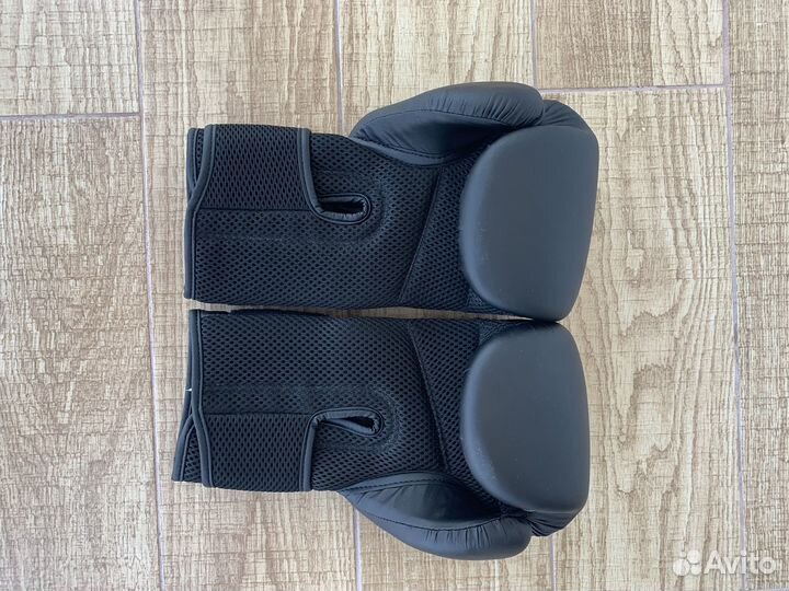 Боксерские перчатки 12 oz новые