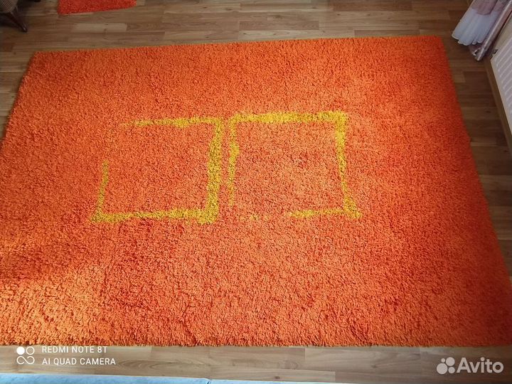 Продаётся ковёр и два коврика бу