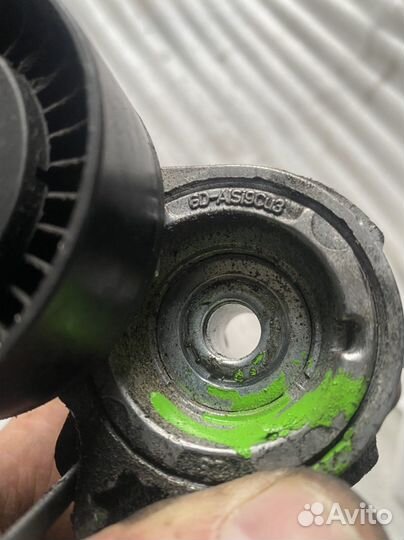 Натяжитель ремня агрегатов с мотора n62