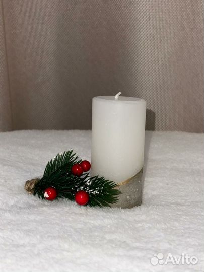 Свеча на бетоне