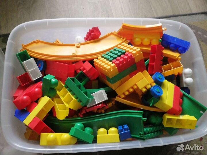 Конструктор большой (неск. наборов)