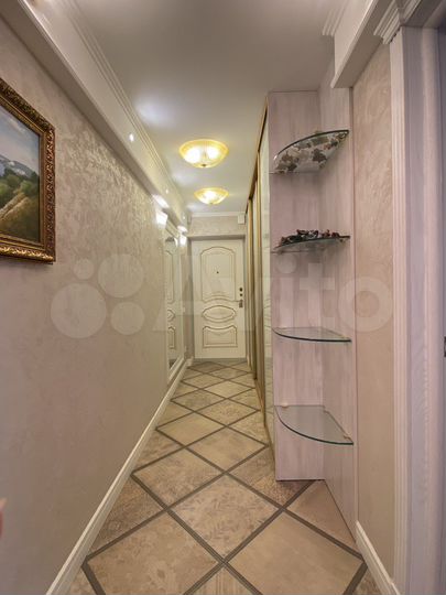 4-к. квартира, 90 м², 1/9 эт.