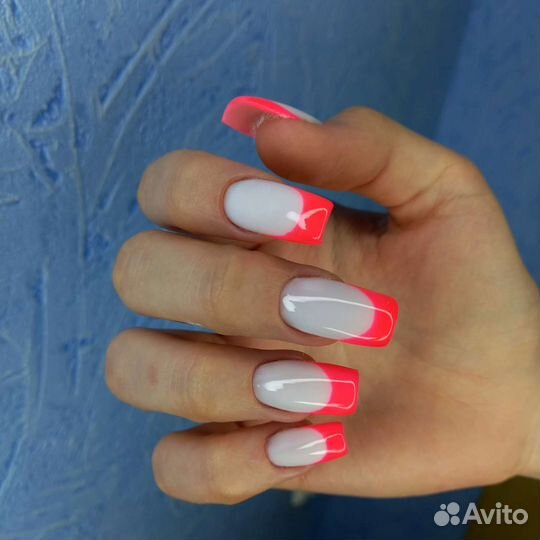 Маникюр, наращивание ногтей и педикюр