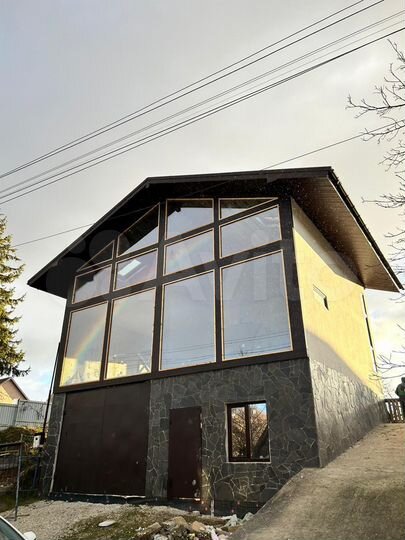 Коттедж 211 м² на участке 6 сот.