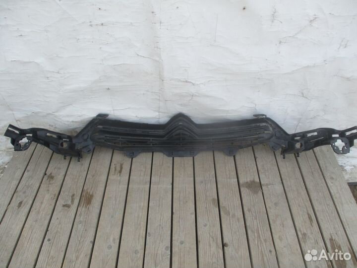 Решетка радиатора Citroen C4 2010-2015