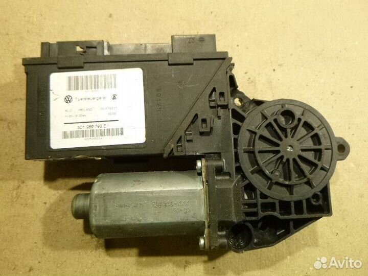 Моторчик стеклоподьёмника передний Volkswagen toua