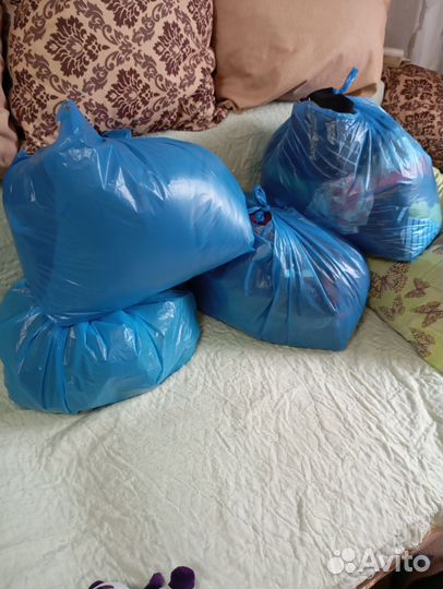 Пакеты с вещами