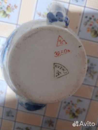 Чайник и сахарница