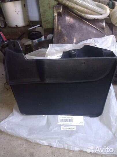 Брызговик toyota land cruiser prado передний левый