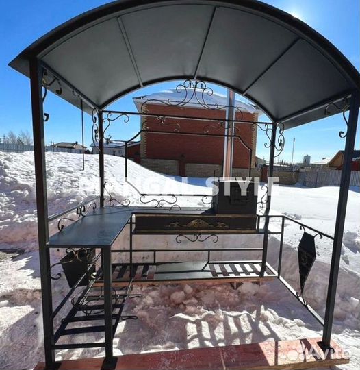 Мангал с крышей