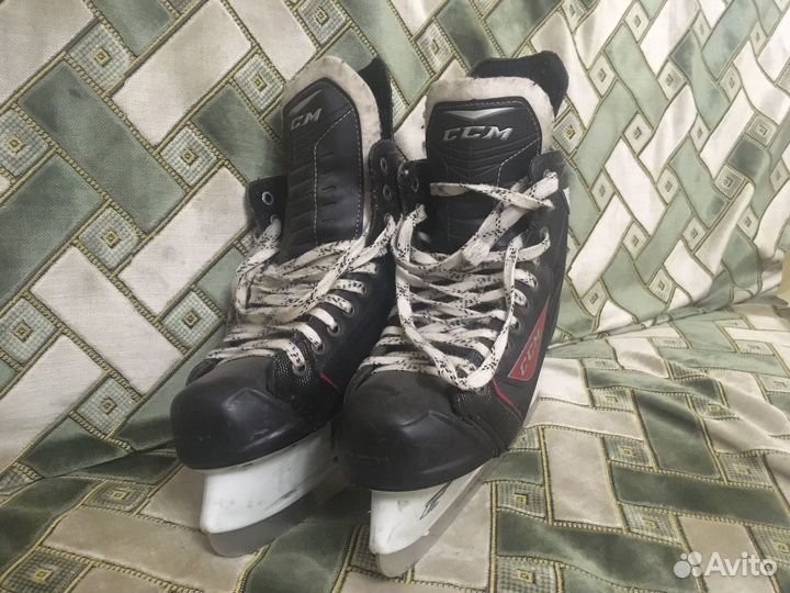 Коньки хоккейные CCM 42 размер