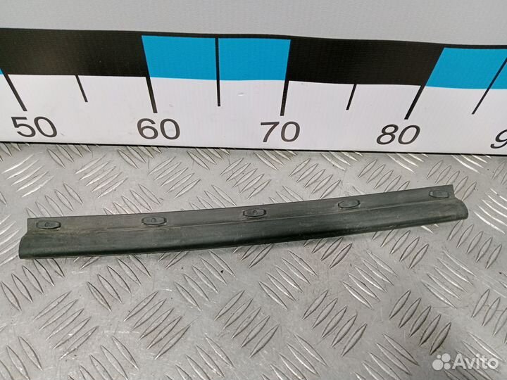 Б/У Уплотнитель капота LR VW Golf VI 2009-#007