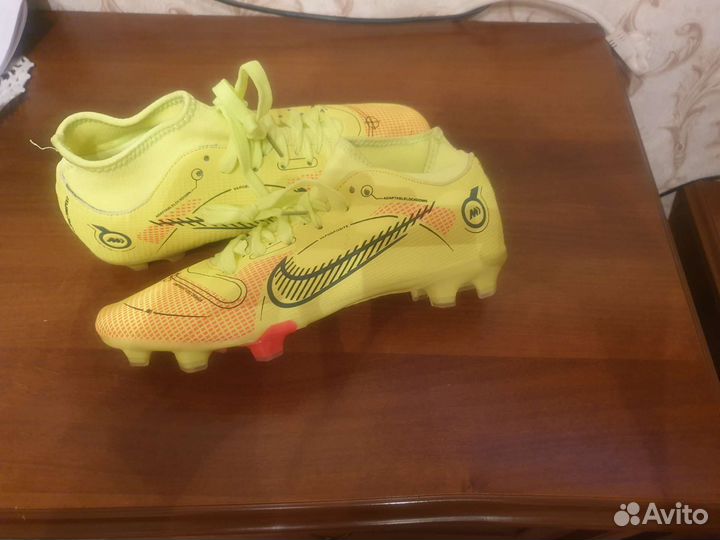 Футбольные бутсы