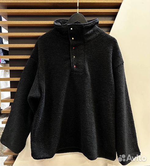 Плюшевый женский анорак с воротом на клепках