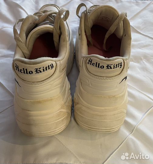 Кроссовки женские