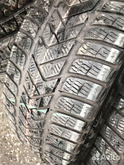 Pirelli Winter Sottozero 3 215/55 R18