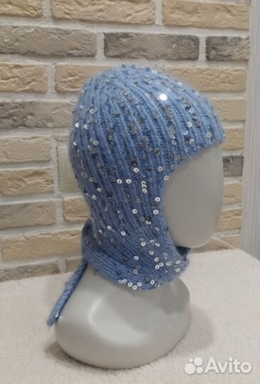 Шапка -шлем с пайетками варежки с пайетками