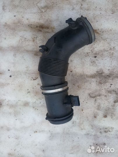 Патрубок воздушного фильтра Audi A8 D3