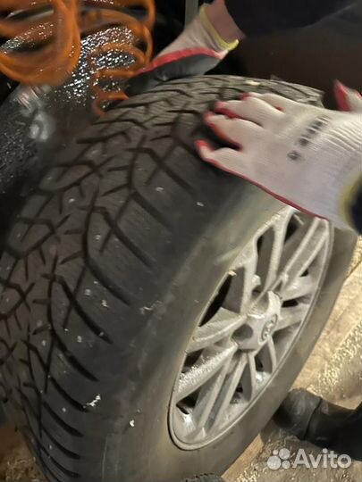 Bridgestone Blizzak Spike-02 265/65 R17
